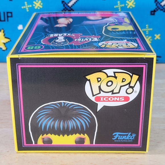 Funko PoP Icons Elvira 40 Years #68 Special Edition Collectible - Picture 9 of 11